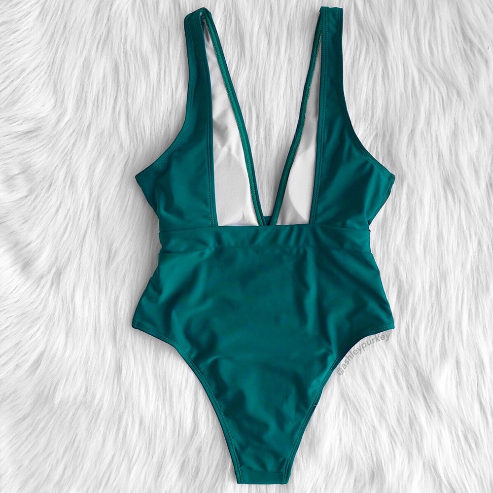 ❤️SALE❤️ Emerald green plunge V buckle one piece - Picture 3 of 4